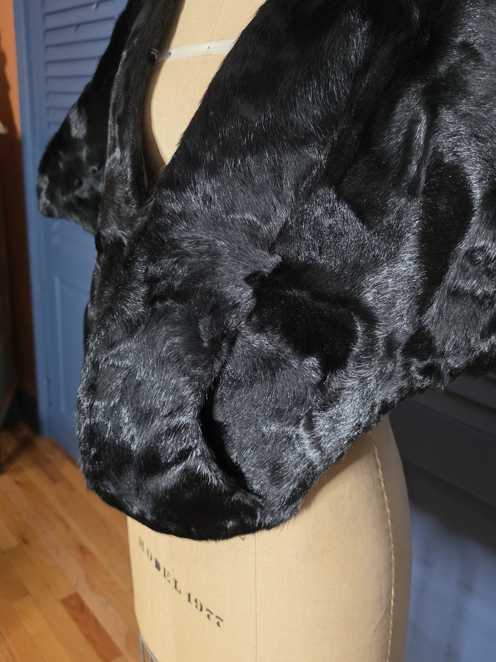 PRISTINE Vtg 1950s Galaxy Fur Co Jet Black Ranch Mink Capelet Stole Shrug